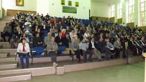 Doctor Honoris Causa în lacrimi: Profesor salontan mutat în Franţa a primit plângând cea mai înaltă distincţie academică (FOTO)