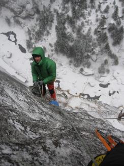 Premieră în alpinism: Traseu extrem de dificil, din Cheile Bicazului, deschis, pe timp de iarnă, de doi orădeni (FOTO)