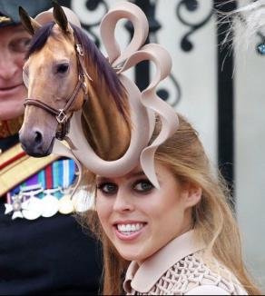 Casa Regală britanică, ruşinată pe Facebook din cauza pălăriei prinţesei Beatrice