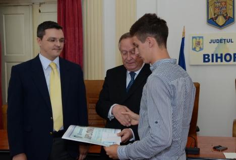 Campionii de la echipa de polo juniori I a CS Crişul, premiaţi de conducerea clubului (FOTO)