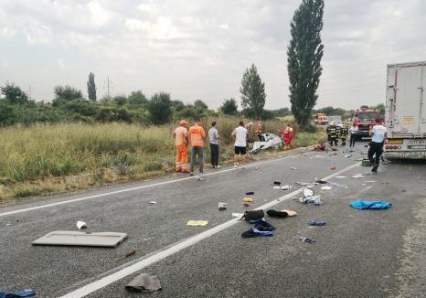 Un nou accident mortal în Bihor: O şoferiţă a murit, după ce un TIR şi un autoturism s-au lovit în Biharia! (FOTO)