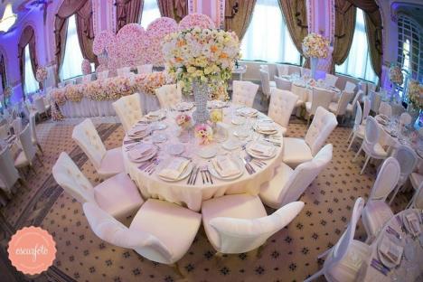 Nunta Oliviei Micula, din interior: Invitaţii au petrecut până dimineaţa într-o sală cu decoruri somptuoase (FOTO/VIDEO)