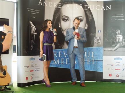 Andreea Răducan i-a cucerit pe orădeni la lansarea cărţii autobiografice (FOTO)