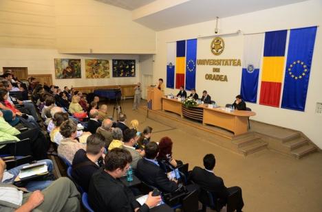 Fostul premier Ungureanu a inaugurat un centru de studii deja existent (FOTO)