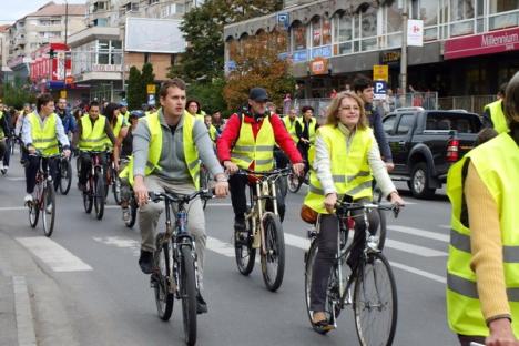 Bicicleta, cel mai rapid mijloc de transport în Oradea. Peste 500 de orădeni au pedalat victorioşi prin oraş (FOTO/VIDEO)