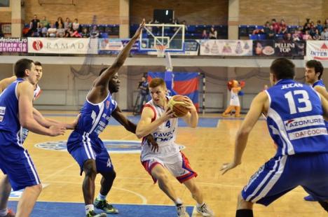 Înfrângere la limită pentru baschetbaliştii de la CSM, în faţa vicecampioanei (FOTO)
