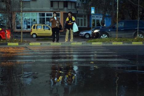 Un "Dorel" a lăsat jumătate din cartierul Ioşia fără apă potabilă după ce a săpat un puţ ... în conducta magistrală! (FOTO)