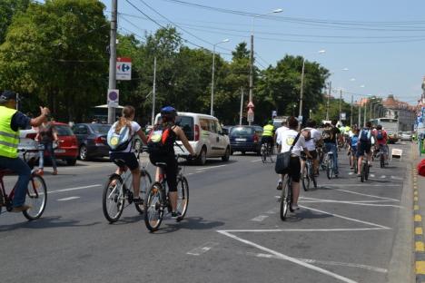 Elevii gojdişti promovează ciclismul, chiar dacă nu au destule piste în oraş (FOTO)