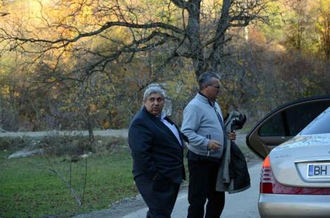 Mic, gras şi bogat: Sanyi Kiss se laudă cu averea lui în Ungaria