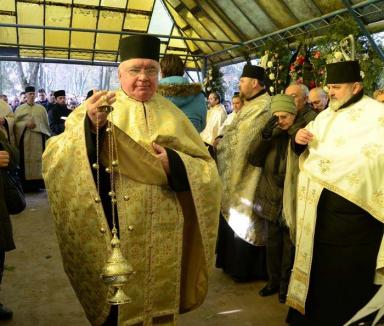 Misiune în altar: Preotul Gheorghe Nemeş le-a predicat enoriaşilor cu cine să voteze