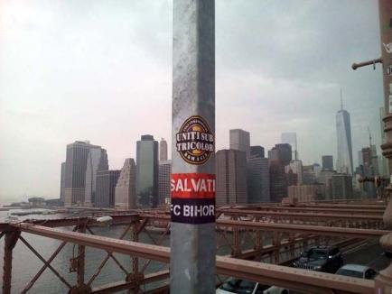 Să vină americanii! Fanii echipei locale de fotbal promovează mesajul 'Salvaţi FC Bihor!' în New York