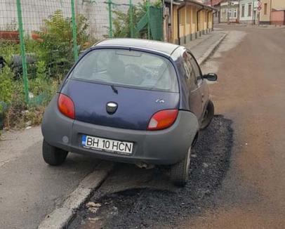 Dorel Viteazul: Muncitorii care au reabilitat o stradă din Oradea au asfaltat în jurul unei mașini! (FOTO)