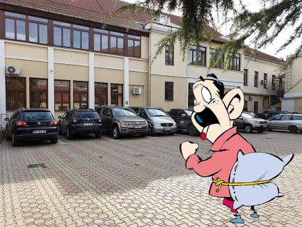 Groază de Bolojan: Să vezi minune, au reapărut maşinile în curtea Consiliului Judeţean Bihor!
