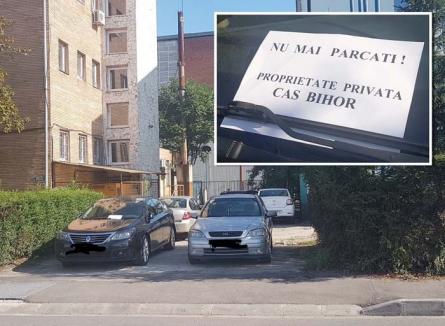 Stat în stat: Angajaţii de la CAS Bihor îşi 'rezervă' abuziv locuri de parcare