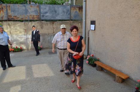 Votarea a început fără probleme. Bolojan - cel mai matinal politician, Kiss - cel mai vesel, PSD-iştii - cei mai mulţi (FOTO)