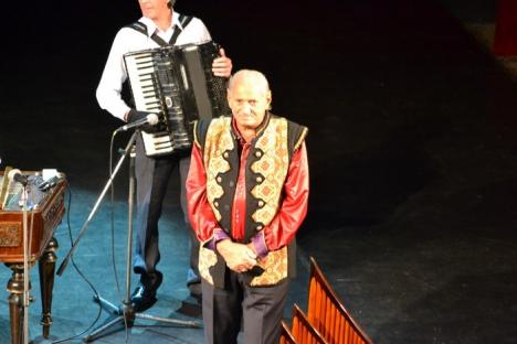 Maestrul Gheorghe Zamfir a deplâns neamul românesc la concertul de la Oradea: "Vor să ne fure aurul" (FOTO/VIDEO)