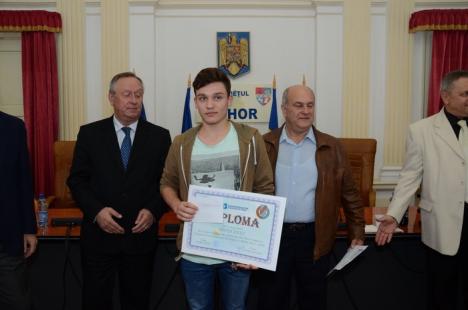 Campionii de la echipa de polo juniori I a CS Crişul, premiaţi de conducerea clubului (FOTO)