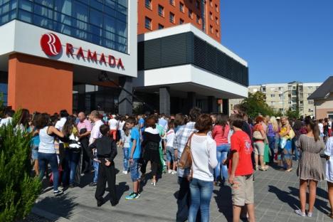 Prima preselecţie "Românii au Talent" la Oradea a strâns sute de concurenţi (FOTO)