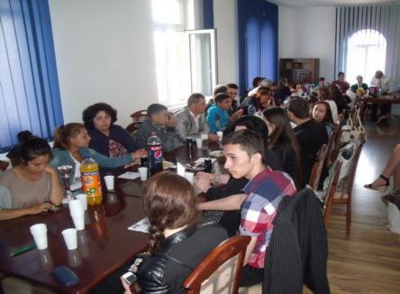 Partida Romilor a premiat elevii participanţi la Olimpiada de limba şi literatura rromani, desfăşurată la Oradea (FOTO)