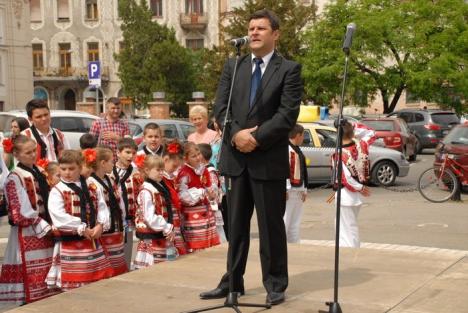 Carnaval european pe străzile Oradiei: Elevii au promovat unitatea în Europa (FOTO/VIDEO)