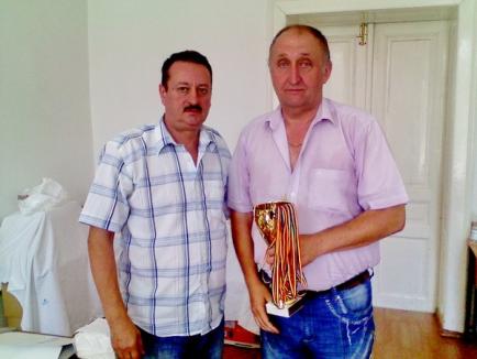 Performerii sezonului handbalistic judeţean 2011-2012 au fost premiaţi