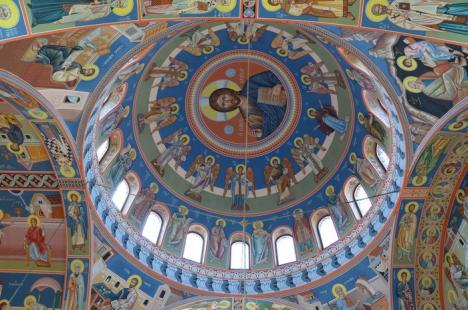 Mica Atenă: Biserica greco-catolică din Velenţa este o replică fidelă a catedralei Sfânta Treime din Atena (FOTO)