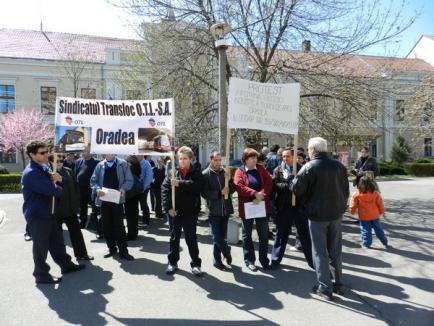 OTL-iştii, din nou în stradă, din solidaritate cu vătmăniţa condamnată pentru moartea unui băiat de 13 ani