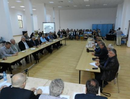 Premieră: Prefectul de Bihor scoate directorii deconcentratelor "la tablă" în faţa aleşilor locali şi cetăţenilor de la ţară