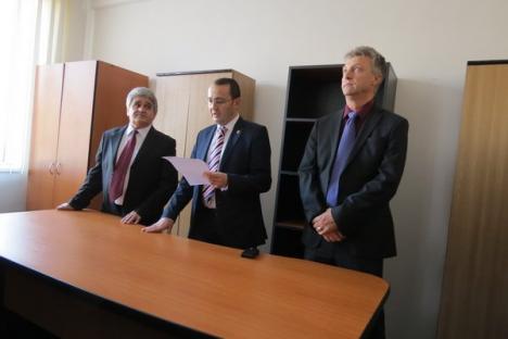 Coadă la pupici: Invitaţii noului director executiv al APIA, PSD-istul Florian Pavel, au stat la coadă să-l felicite (FOTO)