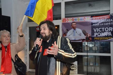 Miting pro-Ponta: PSD-iştii au făcut discotecă, cu instalaţie de fum şi jocuri de lumini (FOTO/VIDEO)