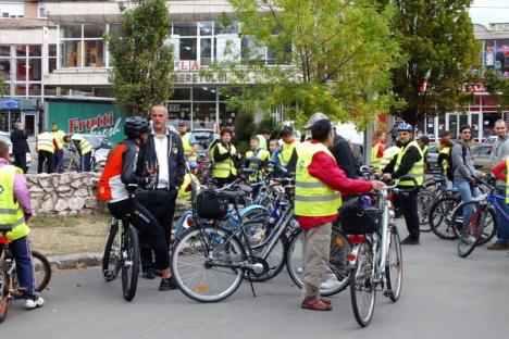 Bicicleta, cel mai rapid mijloc de transport în Oradea. Peste 500 de orădeni au pedalat victorioşi prin oraş (FOTO/VIDEO)