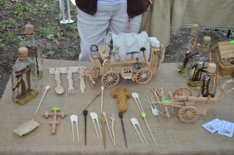 A început Târgul Meşterilor Populari: Obiecte tradiţionale din toată ţara, de vânzare în Parcul Bălcescu (FOTO)