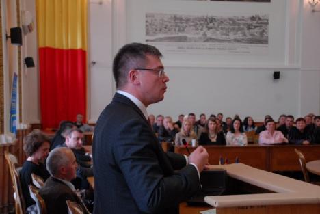 Mihai Răzvan Ungureanu, la întâlnirea cu membrii Forţa Civică Bihor: "Mulţi mi-au spus că politica e murdară" (FOTO)