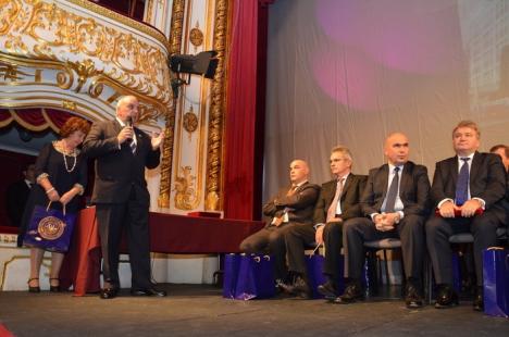 Festivitate de gală la aniversarea celor 30 de ani ai Spitalului Judeţean: medicii au participat în hohote de plâns, dar şi de râs (FOTO)