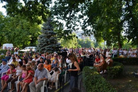 Artiştii orădeni au cântat pentru pace în parcul Palatului Baroc (FOTO/VIDEO)