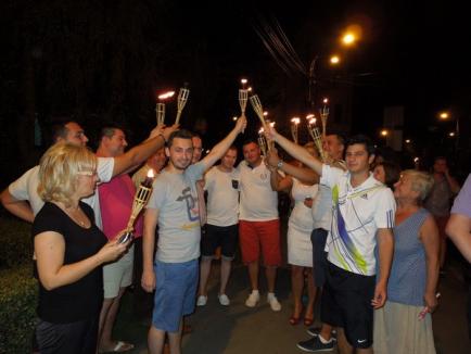 Bucurie la sediul PDL Bihor: fanii lui Băsescu au reaprins "torţele democraţiei" (FOTO)