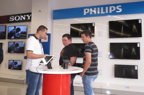 Deschidere cu premii la showroom-ul eMag din Oradea (FOTO)