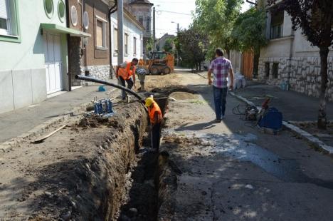 Atenţie, "şanţier"! Primăria a transformat 62 de străzi din Oradea în şantiere nesemnalizate (FOTO)