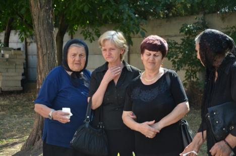 Criticat că n-a mers la înmormântare, episcopul Sofronie a oficiat parastasul părintelui Ciordaş (FOTO)