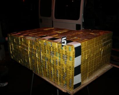 Aproape 90.000 de ţigarete Jin Ling, confiscate la Salonta (FOTO)
