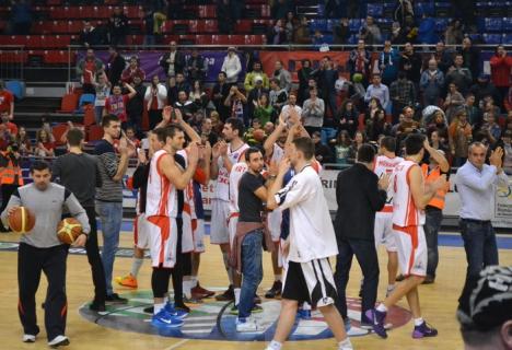 Baschetbaliştii de la CSM U au obţinut o nouă victorie: 82-73 cu Gaz Metan Mediaş (FOTO)