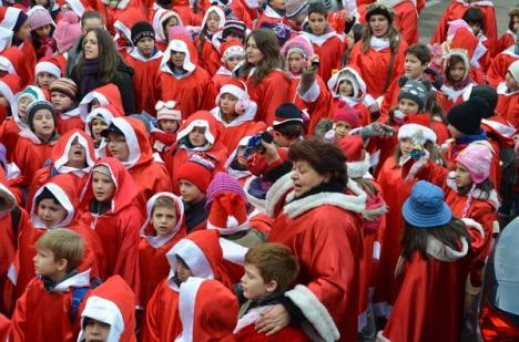 Peste 250 de moşuleţi au împânzit oraşul (FOTO)