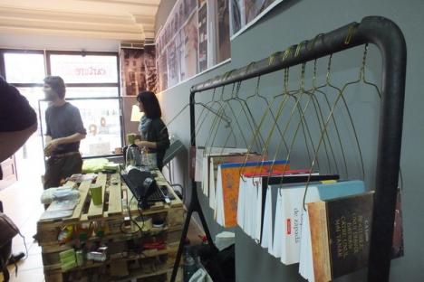 Tinerii orădeni au profitat de librăria de-o zi Cărtureşti (FOTO)