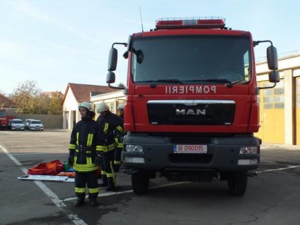 Pompierii bihoreni au primit o nouă autospecială performantă (FOTO/VIDEO)