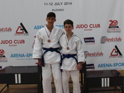 Două medalii de bronz pentru judoka orădeni la Campionatele Balcanice pentru copii din Bulgaria