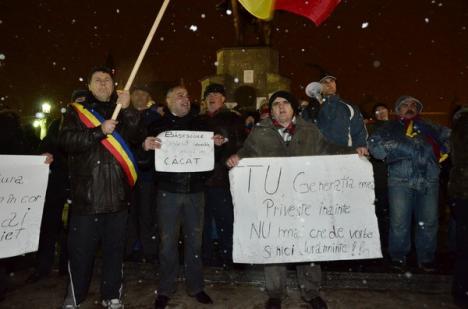 Oradea, seara a şasea de proteste: Unii manifestanţi s-au retras din cauza lozincilor vulgare (FOTO)