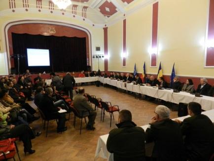 Şefii deconcentratelor au dat seama în faţa primarilor şi cetăţenilor a 12 localităţi din zona Salonta (FOTO)