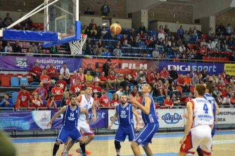 CSM Oradea a câştigat cu 99-50 meciul cu codaşa Farul Constanţa (FOTO)