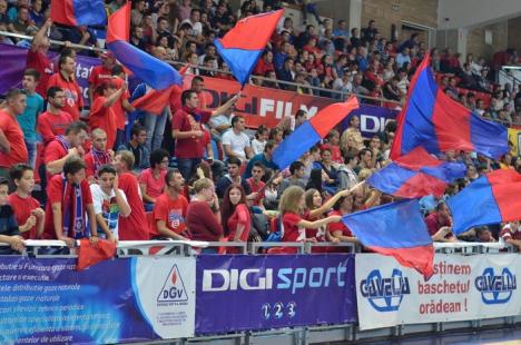 Înfrânţi de campioană: CSM U Oradea a pierdut meciul de acasă împotriva echipei Asesoft Ploieşti (FOTO)