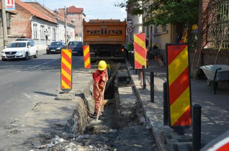 Atenţie, "şanţier"! Primăria a transformat 62 de străzi din Oradea în şantiere nesemnalizate (FOTO)